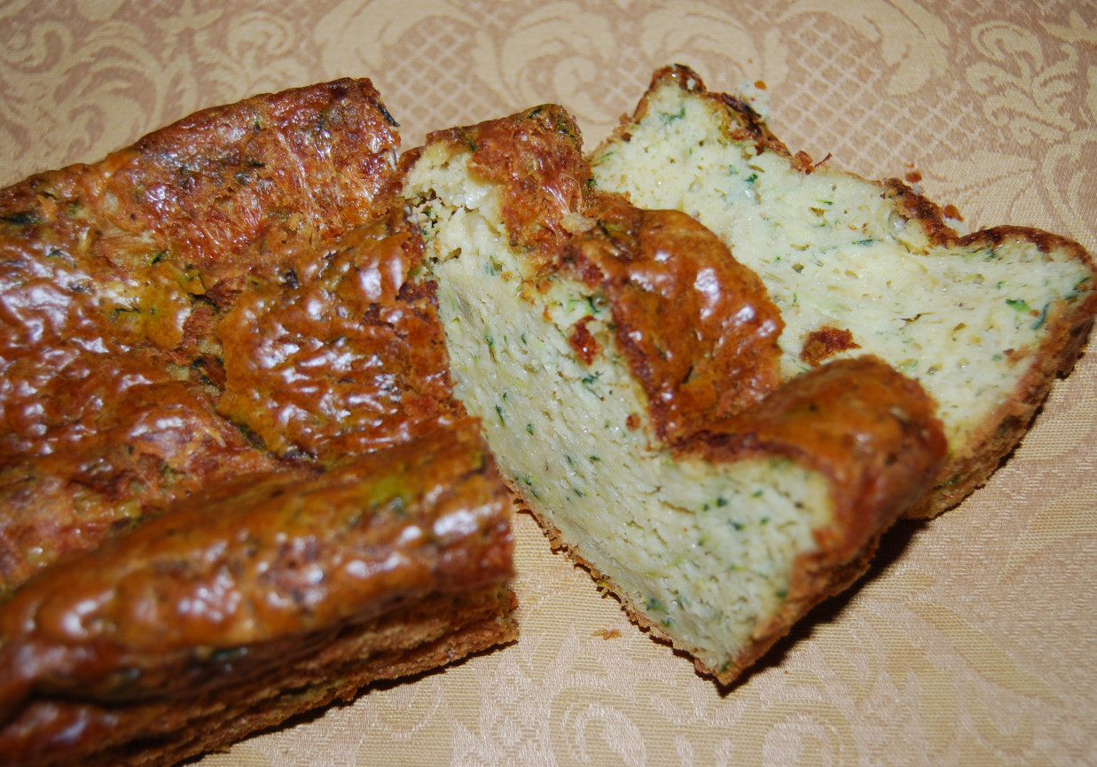 Ciasto wytrawne z cukinii i sera foto