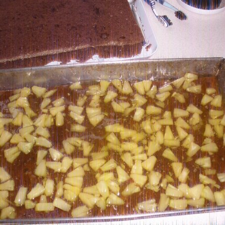 Krok 3 - Ciasto z ananasem i kremem ajerkoniakowym foto