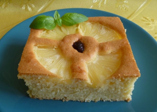 Fotografia przedstawiająca Ciasto z ananasem