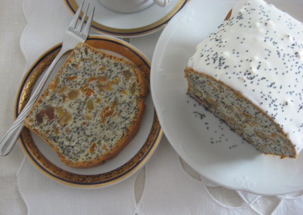 Fotografia przedstawiająca Ciasto z białek z bakaliami