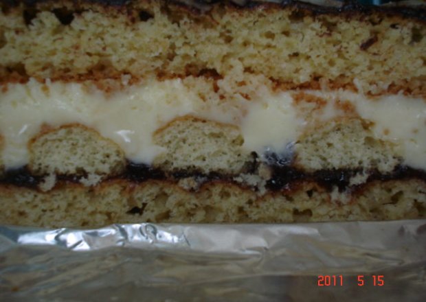 Fotografia przedstawiająca Ciasto z biszkoptami i masą śmietanową