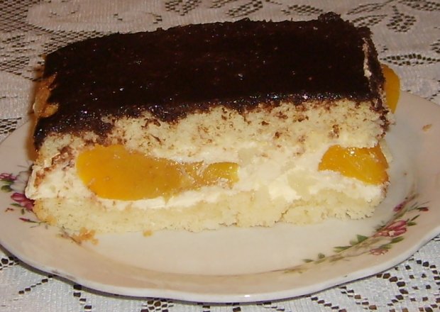 Fotografia przedstawiająca Ciasto z brzoskwiniami