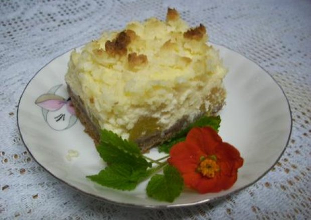 Fotografia przedstawiająca Ciasto z brzoskwiniami