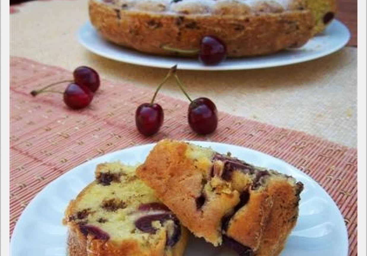 Ciasto z czereśniami i czekoladą foto