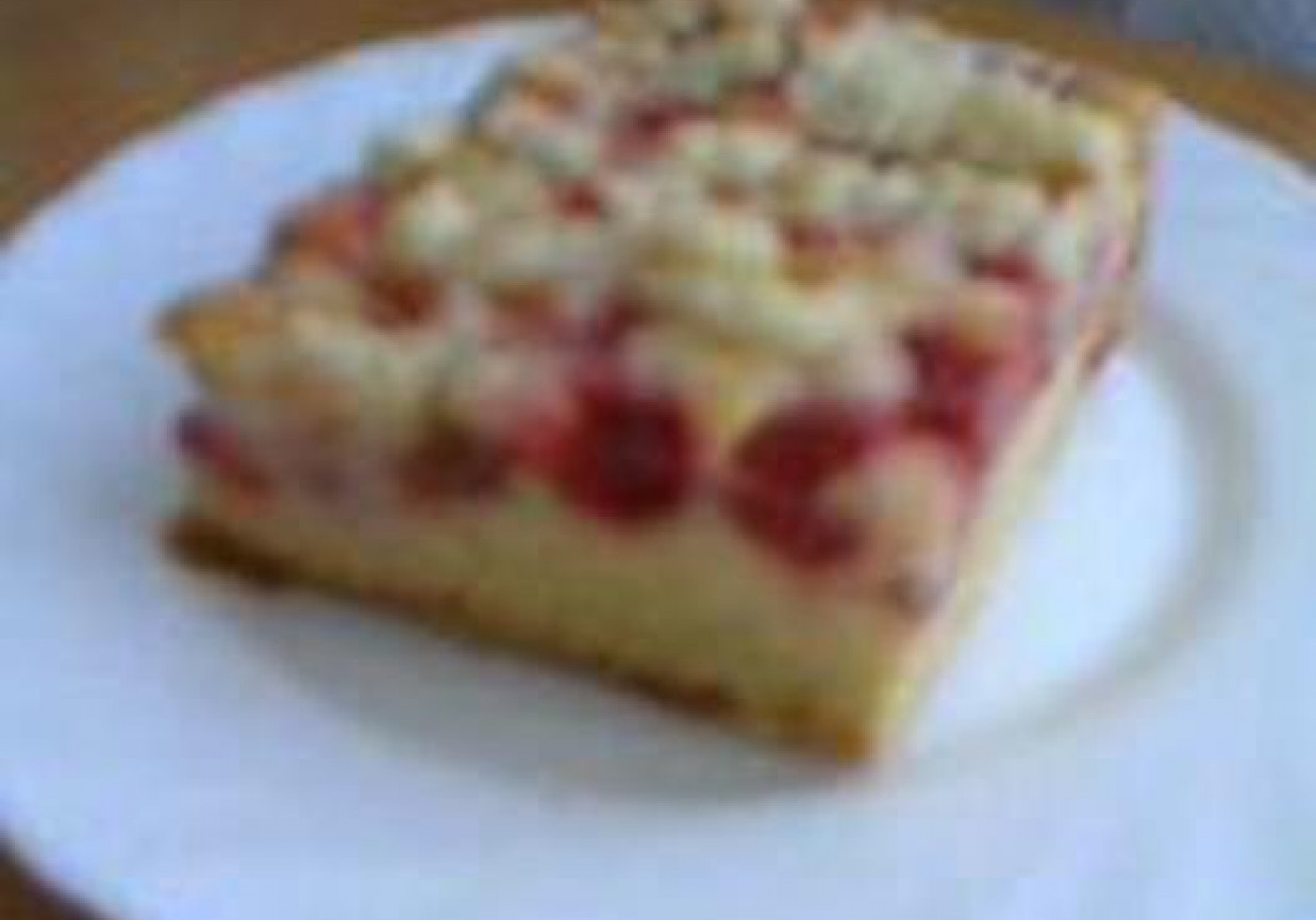 Ciasto z czerwonym agrestem i kruszonką foto