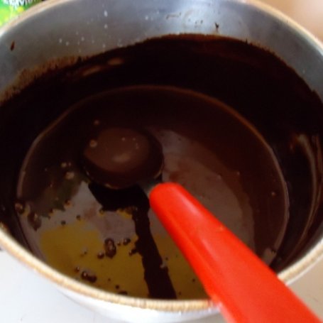 Krok 2 - Ciasto z dżemem i kremem czekoladowym foto