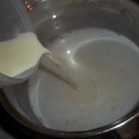 Krok 5 - Ciasto z galaretką i kremem budyniowym foto