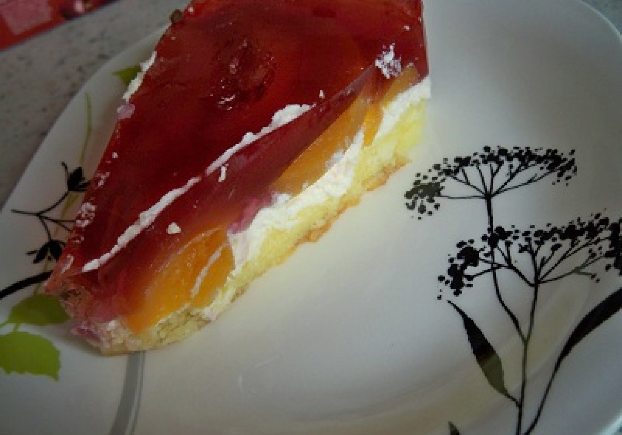 Ciasto z galaretką wiśniową i brzoskwiniami foto
