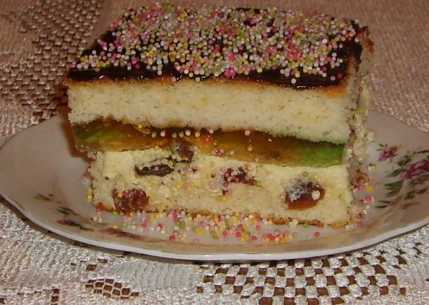 Fotografia przedstawiająca Ciasto z galaretką