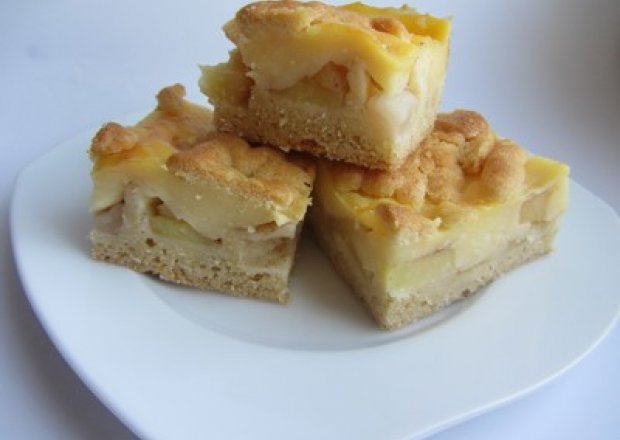 Fotografia przedstawiająca Ciasto z gruszkami i jabłkami