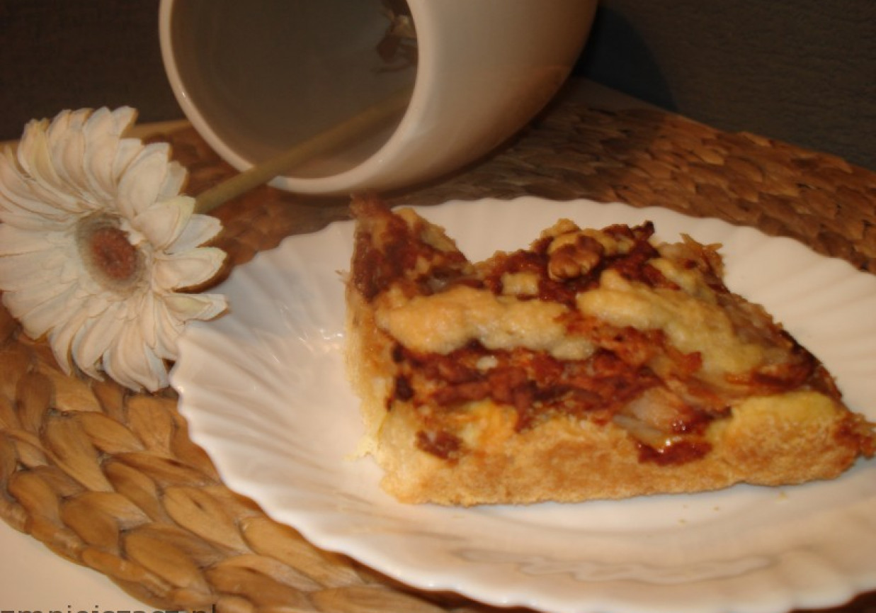 Ciasto z jabłkami ,cynamonem i orzechami foto