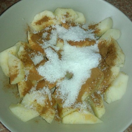 Krok 2 - Ciasto z jabłkami i cynamonowym kokosem foto