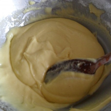Krok 2 - Ciasto z jogurtem i amaretto foto