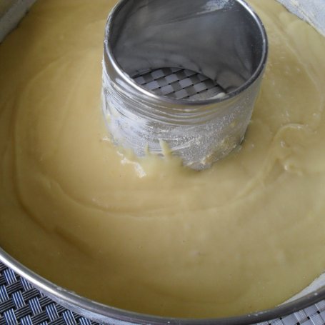 Krok 4 - Ciasto z jogurtem i amaretto foto