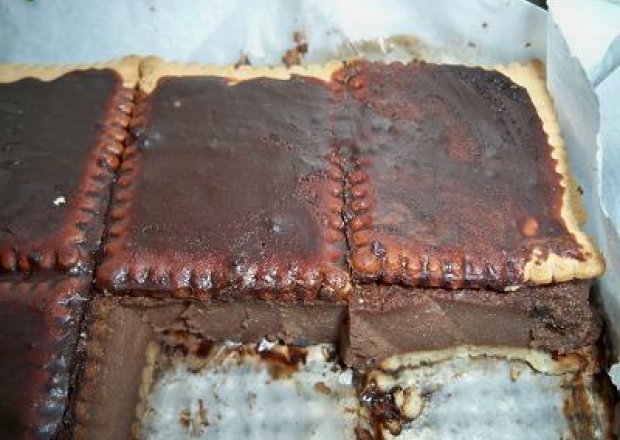 Fotografia przedstawiająca Ciasto z kaszą manną i polewą czekoladową