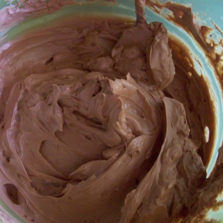 Krok 4 - Ciasto z kefirem i masą czekoladową foto
