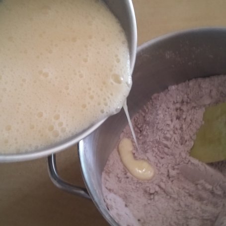 Krok 3 - Ciasto z kinder bueno foto