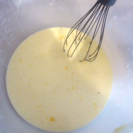 Krok 3 - Ciasto z kiwi i budyniem pod kokosową pierzynką foto