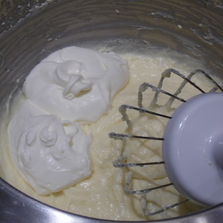 Krok 5 - Ciasto z kremem i gruszkami w winnej galaretce foto