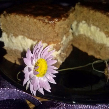 Krok 10 - Ciasto z kremem i polewą czekoladową foto