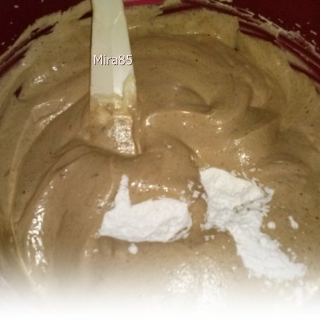 Krok 3 - Ciasto z kremem i polewą czekoladową foto