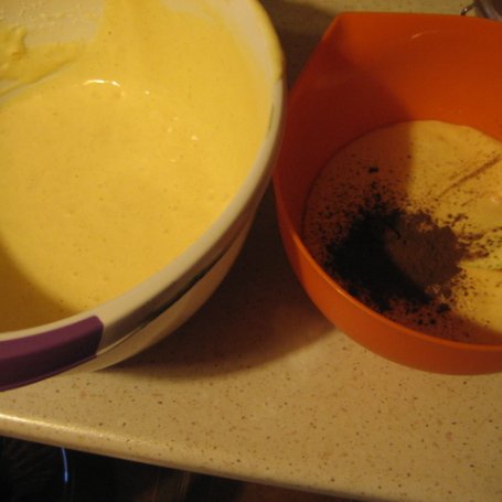 Krok 1 - Ciasto z kremem kakaowym i musem brzoskwiniowym foto