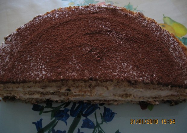 Fotografia przedstawiająca Ciasto z kremem orzechowym