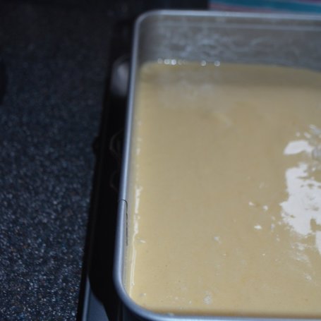 Krok 1 - Ciasto z kremem truskawkami i galaretką foto