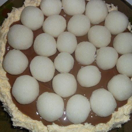 Krok 2 - Ciasto z kulkami kokosowymi. foto