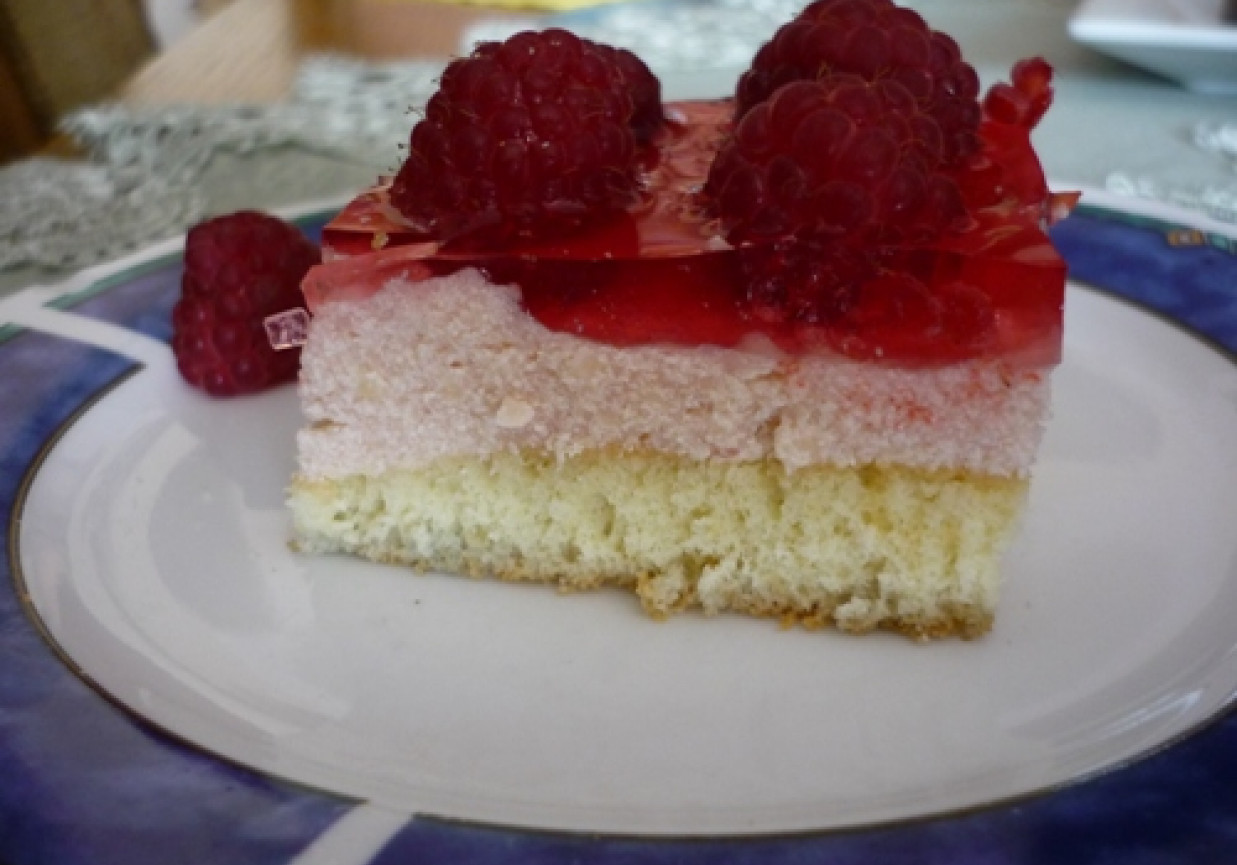 Ciasto z malinami i masa budyniową foto