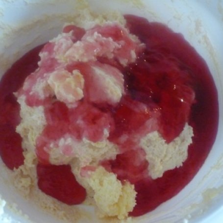 Krok 2 - Ciasto z malinami i masa budyniową foto