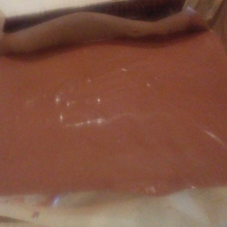 Krok 2 - Ciasto z masą budyniową i piernikami. foto