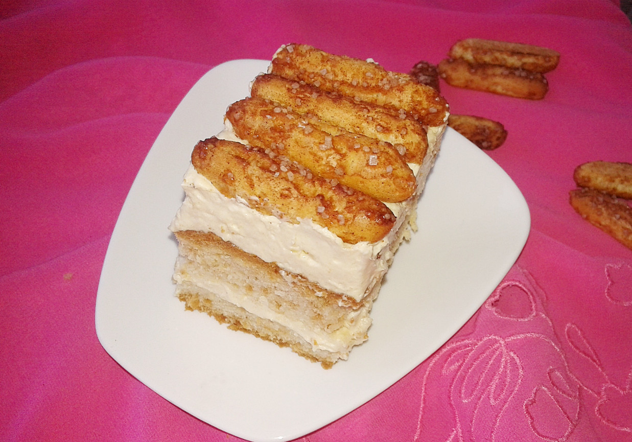 Ciasto z masą chałwową na białkowcu foto