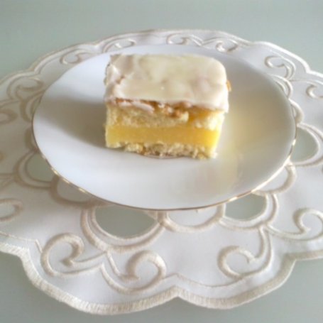 Krok 7 - Ciasto z masą cytrynową i lukrem foto