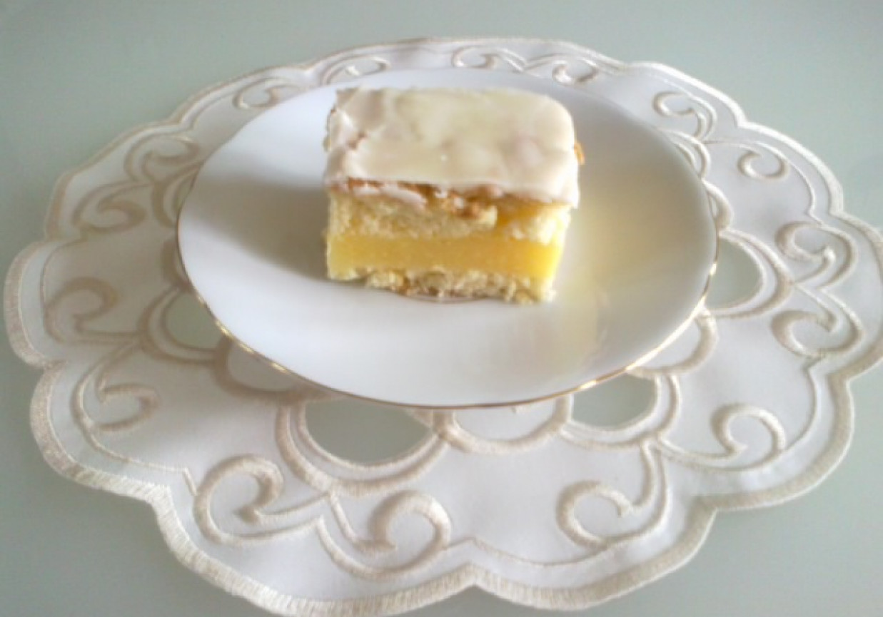 Ciasto z masą cytrynową i lukrem foto