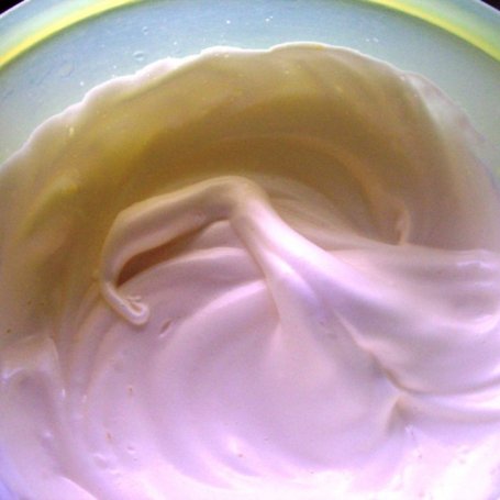 Krok 1 - Ciasto z masą jogurtową foto