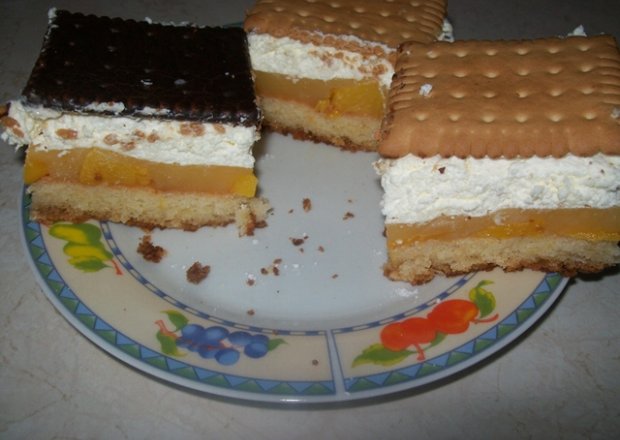 Fotografia przedstawiająca Ciasto z masą mandarynkową