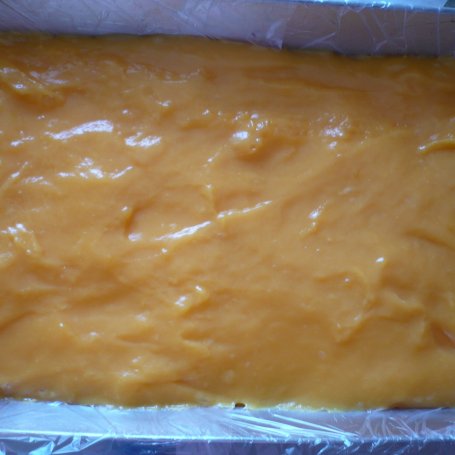 Krok 2 - Ciasto z masą marchewkową foto