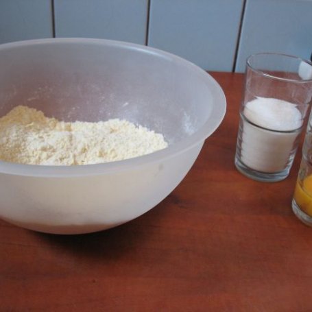 Krok 1 - Ciasto z masą ze śmietany foto