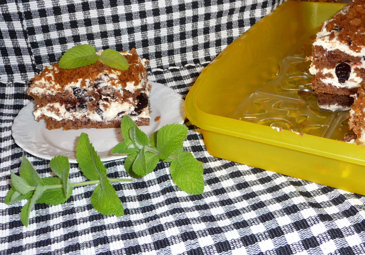 Ciasto z mascarpone i wiśniami w spirytusie foto