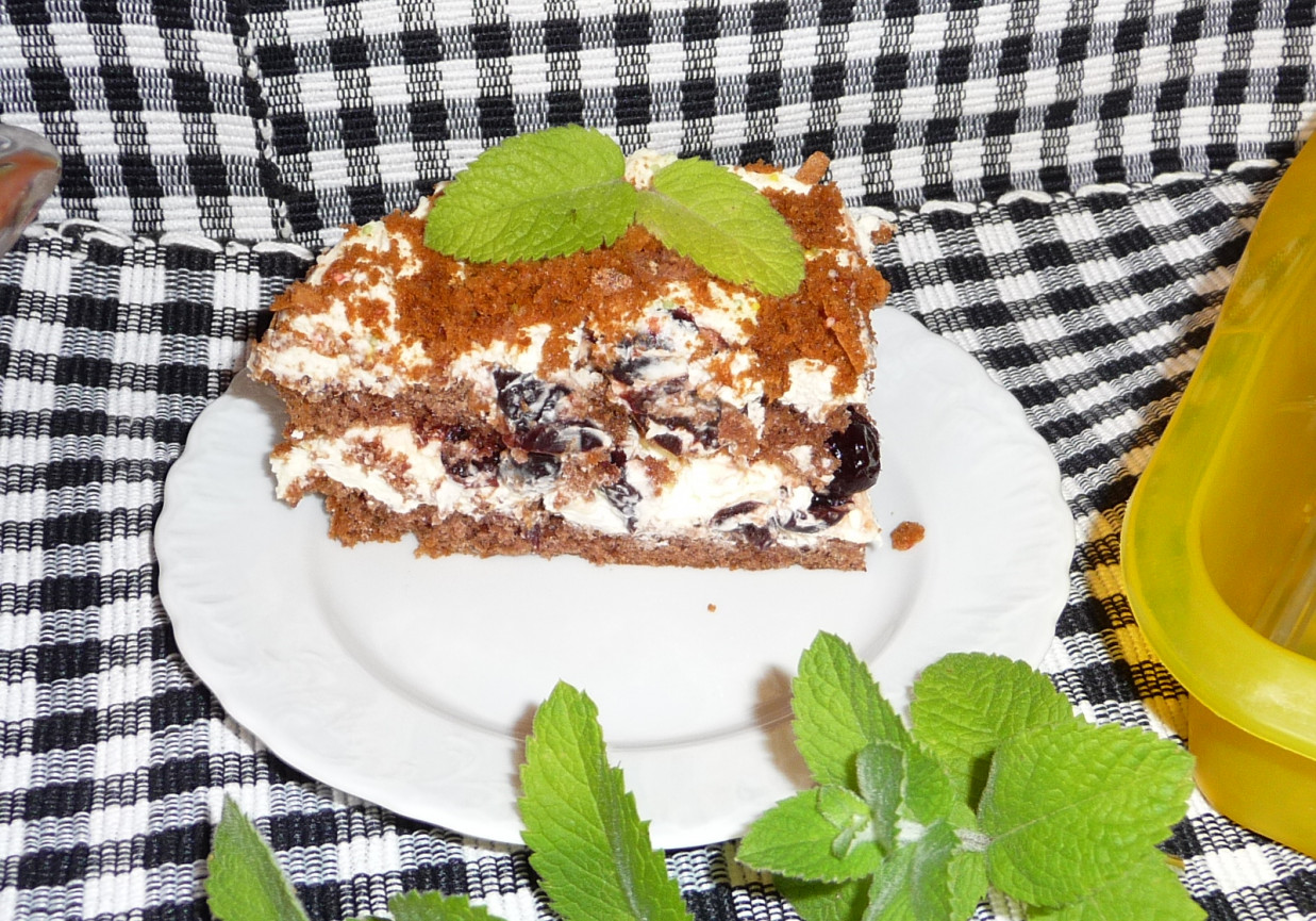 Ciasto z mascarpone i wiśniami w spirytusie foto