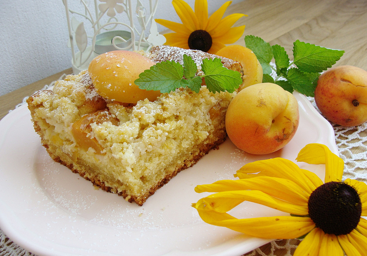 Ciasto z morelami i kruszonką foto