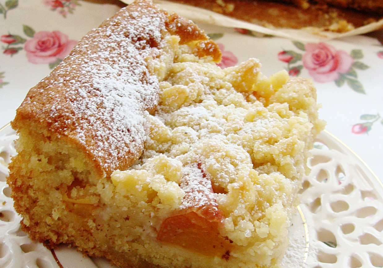 Ciasto z morelami i kruszonką foto