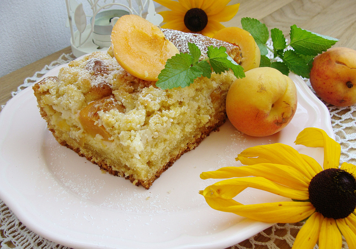 Ciasto z morelami i kruszonką foto