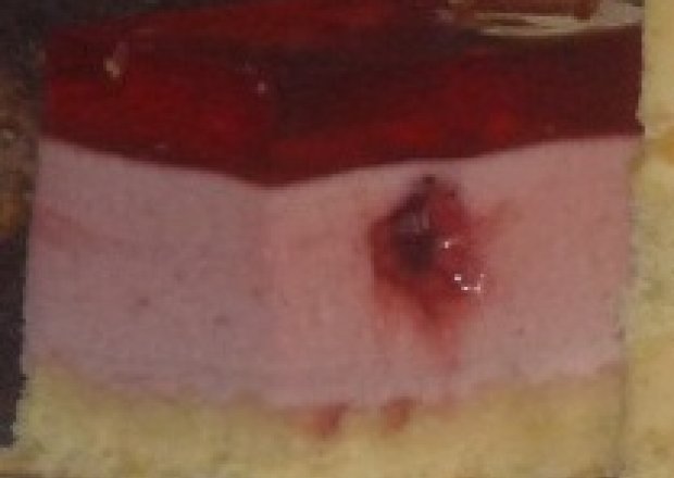 Fotografia przedstawiająca Ciasto z pianką malinową
