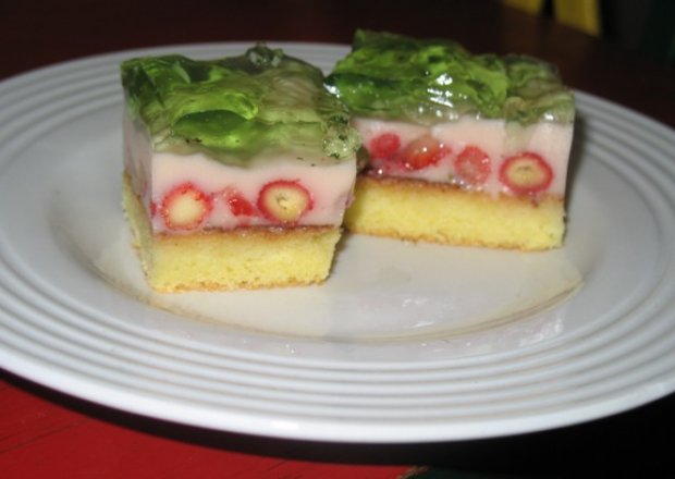Fotografia przedstawiająca Ciasto z poziomkami