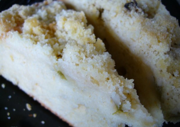 Fotografia przedstawiająca Ciasto z rabarbarem i kruszonką