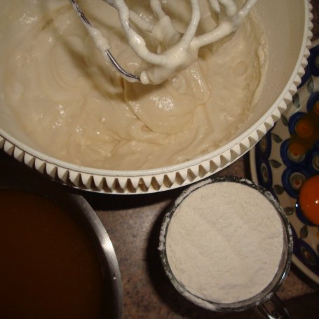 Krok 3 - Ciasto z rabarbarem i kruszonką foto
