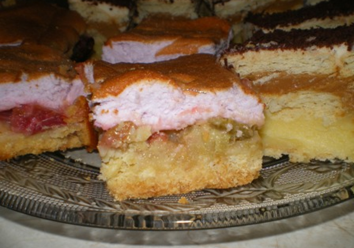 Ciasto z rabarbarem i pianą foto