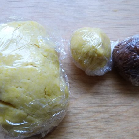 Krok 2 - Ciasto z rabarbarem i pianką foto